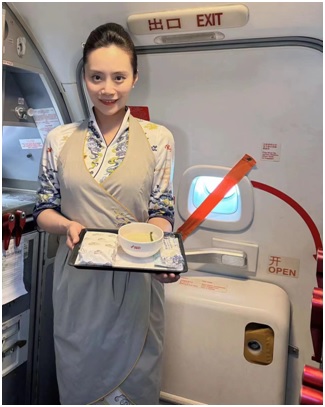 暑运“热辣滚烫”金鹏航空温情护航